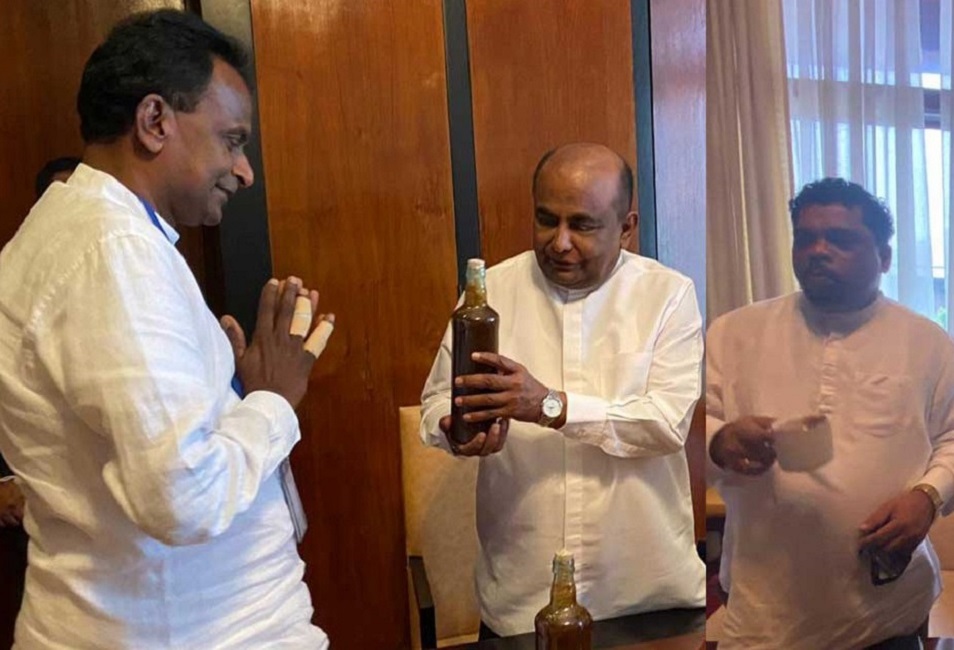 ප්‍රසිද්ධියේ පැණි බීපු පියල්ටත් කොරෝනා !