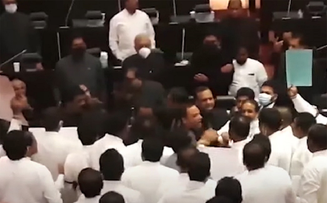 සජබ මන්ත්‍රීන් 6 ක් : පොලිසියේ ප්‍රශ්න කිරීමට !