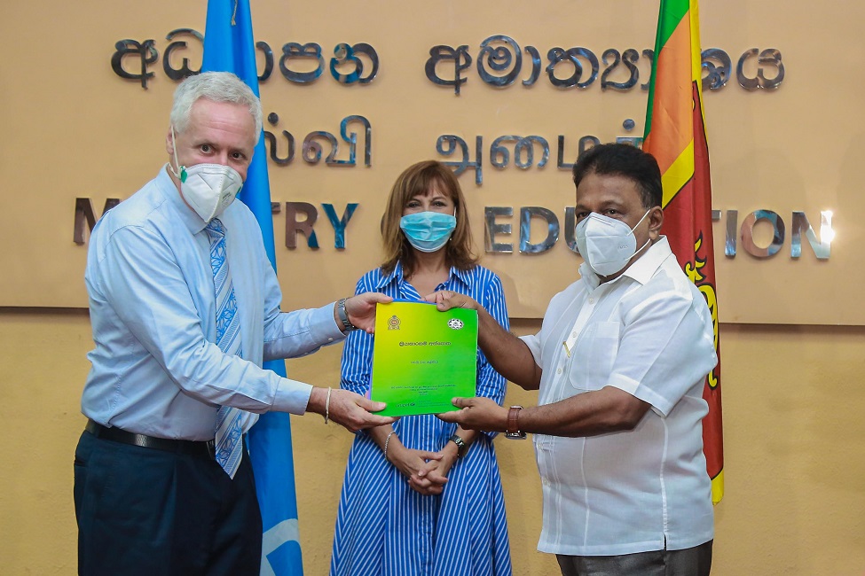 1-2 වසරට : අන්තර්ජාලය නැතත් නිවසේ සිට ඉගෙනුමට මුද්‍රිත ඉගෙනුම් කට්ටල !