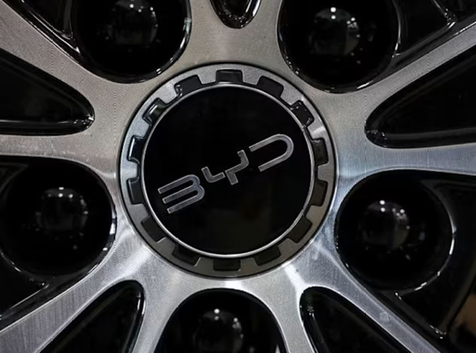 BYD විකුණපු වාහන 115,000ක් ආපසු කැඳවයි !