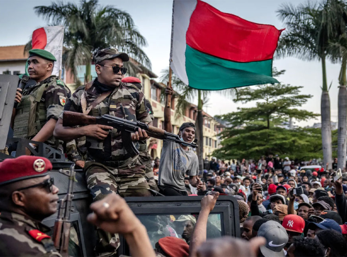 මැඩගස්කරයේ බලය එරට හමුදාව අතට