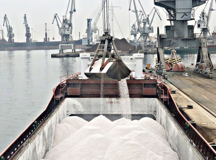 ප්‍රශ්න ගත ලුණු ටොන් විසිතුන්දහසක් වරායේ හිරවේ