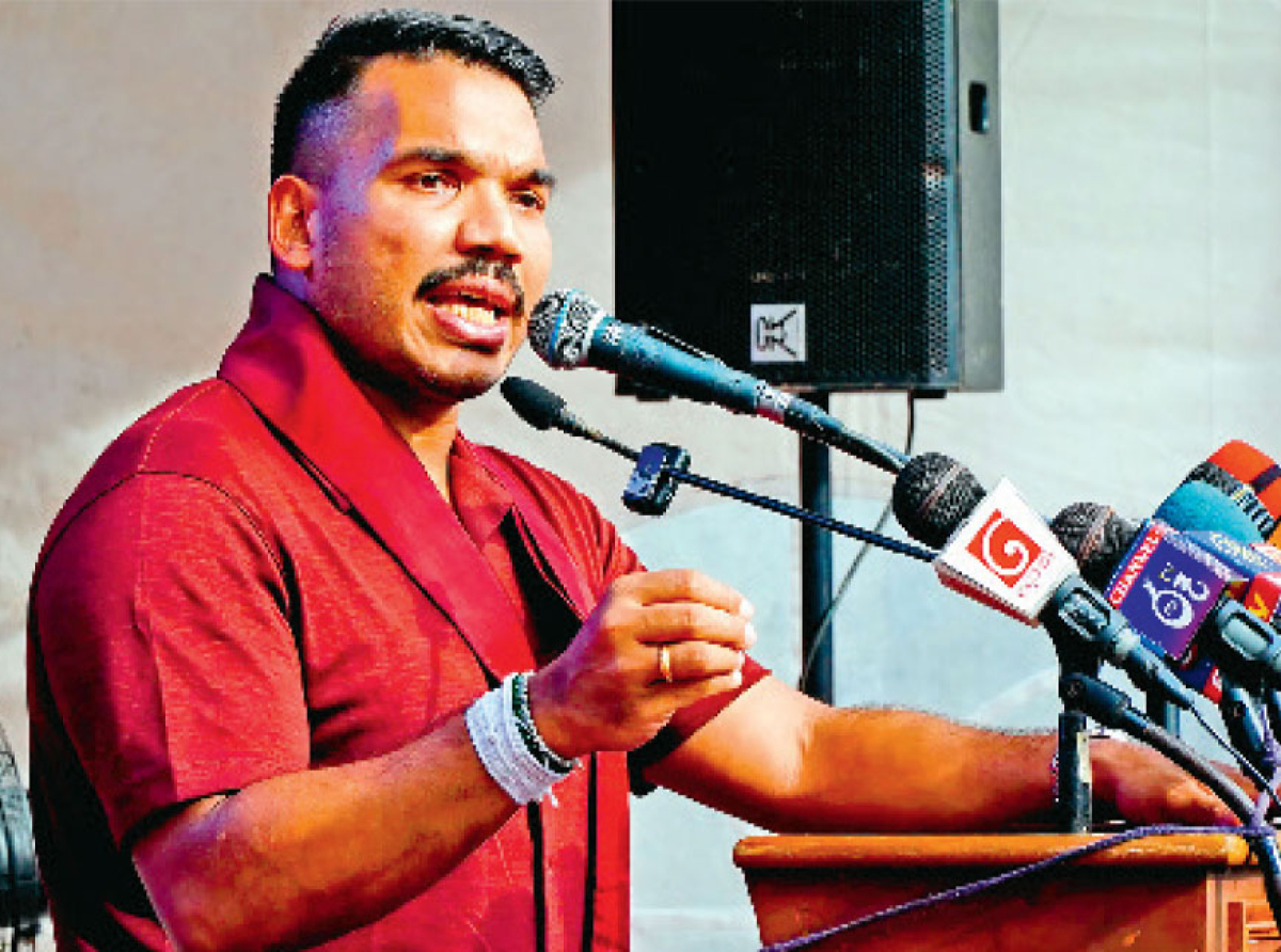 'පොහොට්ටුවෙන් ඡන්දය ඉල්ලන අයට පොලිස් වාර්තාව අනිවාර්යයි'- නාමල්