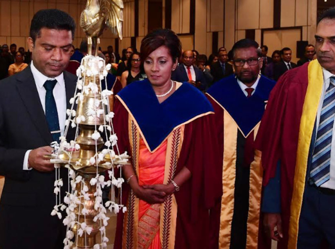  විශේෂඥ වෛද්‍ය වින්ධ්‍යා කුමාරපේලි ශ්‍රී ලංකා ප්‍රජා විශේෂඥ වෛද්‍යවරුන්ගේ විද්‍යාලයේ සභාපති පදවියට 