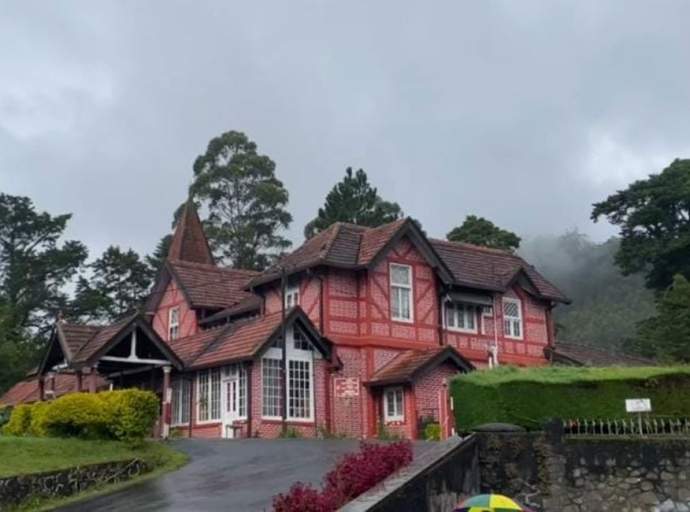 ලෝකයක්ම කතා කරන නුවරඑළිය ඓතිහාසික රෝස තැපෑලේ වහලෙ හිල් ගොඩයි !