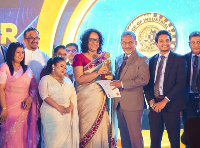 රජය සහ පෞද්ගලික අංශ එක්ව කටයුතු කිරීම අත්‍යවශ්‍යයි - අගමැතිනිය