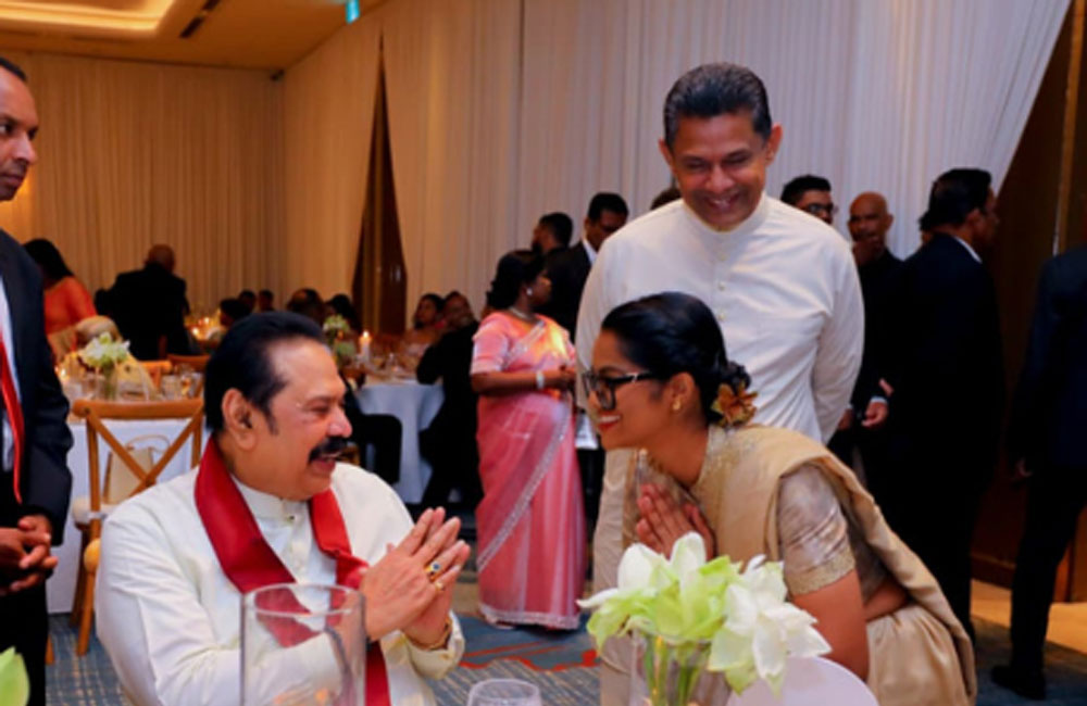 මහින්ද සමඟ ඡායාරූපයේ ඉන්නේ මම නොවෙයි -නිලන්ති කොට්ටහච්චි