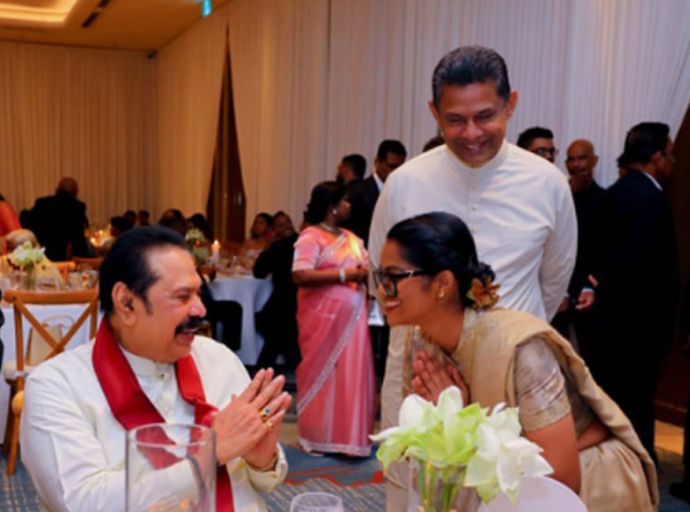 මහින්ද සමඟ ඡායාරූපයේ ඉන්නේ මම නොවෙයි -නිලන්ති කොට්ටහච්චි