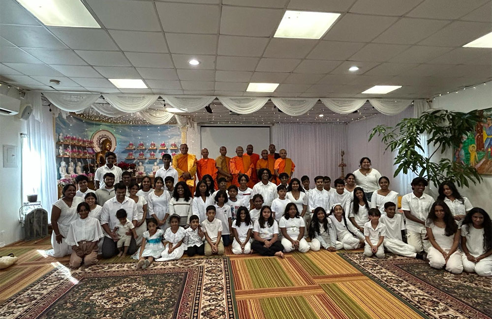 ඇට්ලන්ටා ජෝර්ජියා බෞද්ධ විහාරයේ කඨින පින්කමට තරුණ තරුණියන් විශාල පිරිසක්