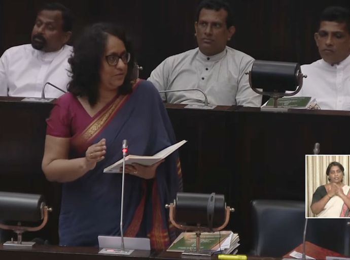 '2026 අයවැය ලේඛනය දෙස පාට කණ්ණාඩි දමා බලන්න එපා' - අගමැතිනිය