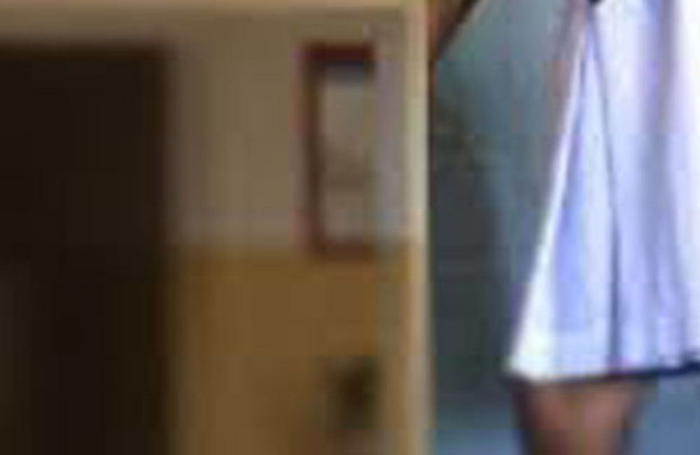 විභාග මධ්‍යස්ථන තෙමහල් ගොඩනැගිල්ලෙන් සිසුවියක් වැටිලා