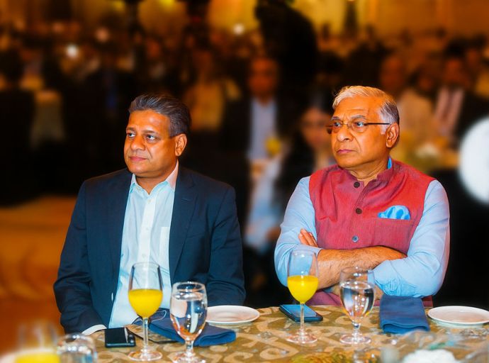 දිලිත්ගේ 'ව්‍යවසායකත්ව භාරය' ආර්ථික වර්ධනයට ඉන්ධනයක් ද? මූල්‍යමය පීඩනයක් ද?