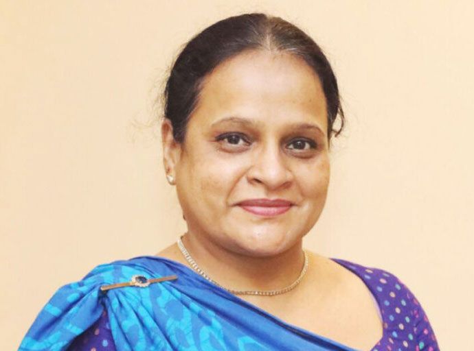 ආණ්ඩුව, වතු කම්කරුවන්ගේ වැටුප් වැඩි කිරීමට විපක්ෂය විරුද්ධ යැයි ව්‍යාජ ජන මතයක් හදන්නට උත්සාහ කරනවා