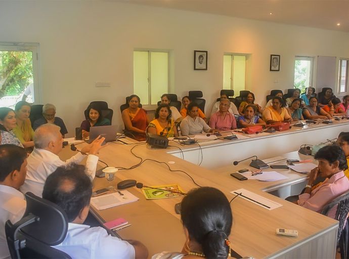 එක්සත් ලක් වනිතාවෝ රනිල් හමුවෙති