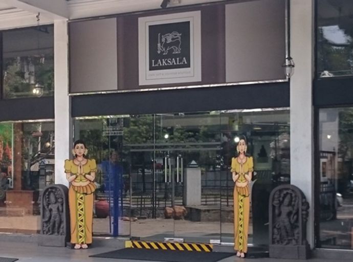 ‘ලක්සල’ රාජ්‍ය සන්නාමය පෞද්ගලික ලාභයට පාවාදීමක් ?