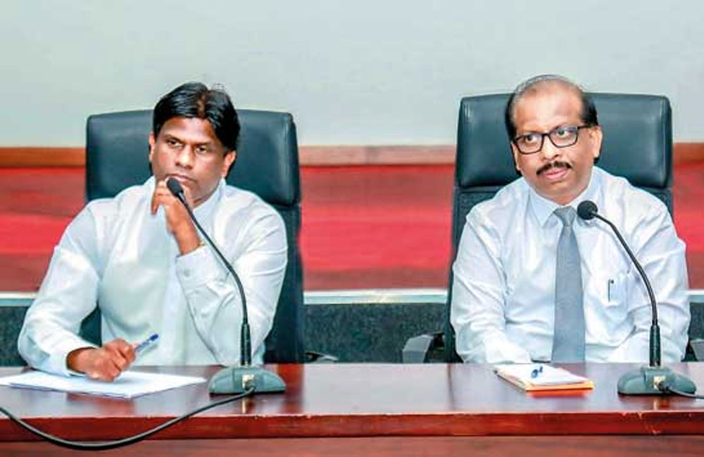 සුගත් තිලකරත්නට කඩුලු මතින් දුවන්න දීලා !