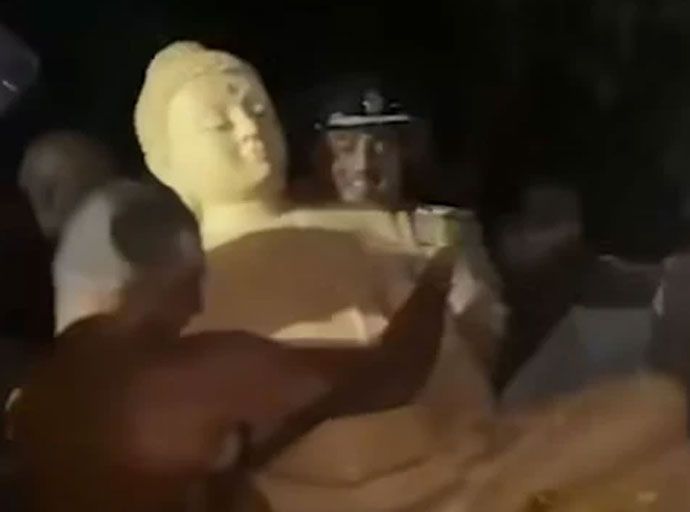 පොලිසියෙන් බුද්ධ ප්‍රතිමාව ඉවත් කළේ පිළිමයේ ආරක්ෂාව සහතික කරන්න- පොලිස් ඇමති කියයි
