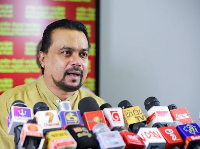 ජාත්‍යන්තරය පවා පිළිගත් නමගිය කොටි ත්‍රස්තවාදීන් පිරිසක් නිදහස් කරලා - විමල් වීරවංශ