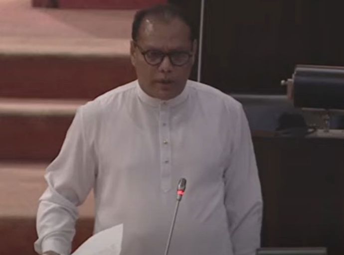 'කැත වැඩ කරන්න එපා! - හෙට සිට රටේ විගණකාධිපතිවරයෙක් නැහැ' - දයාසිරි