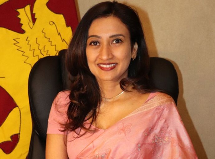 රහස් පොලිසිය සරෝජා සිරිසේනගෙන් ප්‍රශ්න කරයි!