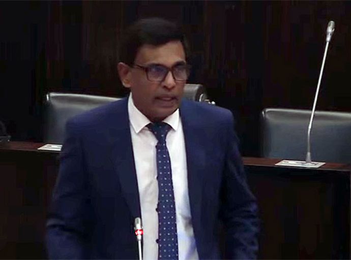 'නැගෙනහිර පුරාවිද්‍යා නාම පුවරු ගැලවූ සියල්ලන්ටම එරෙහිව නිතිය ක්‍රියාත්මකයි' පොලිස් ඇමති