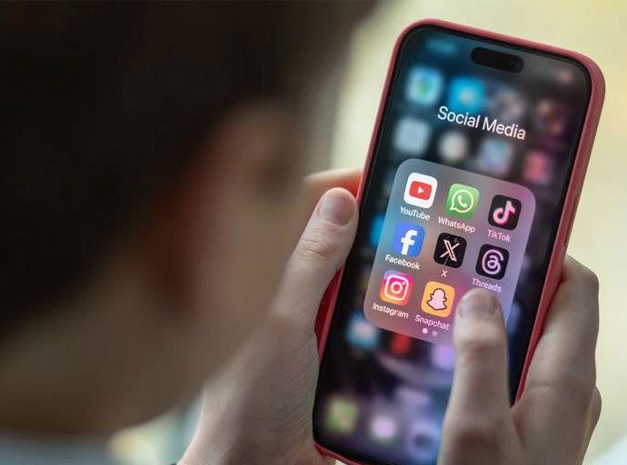 ඕස්ට්‍රේලියාවේ මෙන් දරුවන් ට සමාජ මාධ්‍ය තහනම් කරන්න අපට බැරි ද...?