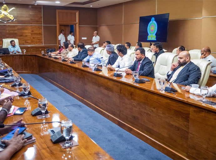 විපක්ෂයේ ඉල්ලීම පලදරයි - වහාම ක්‍රියාත්මක වන පරිදි රට පුරා හදිසි නීතිය පනවයි