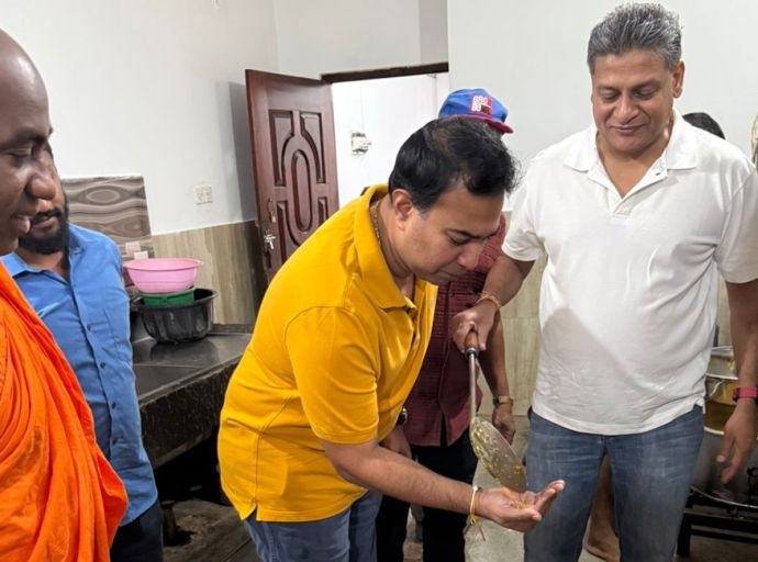 දිලිත් සර්වජන සෙනෙහස ක්‍රියාන්විතය දියත් කරයි 