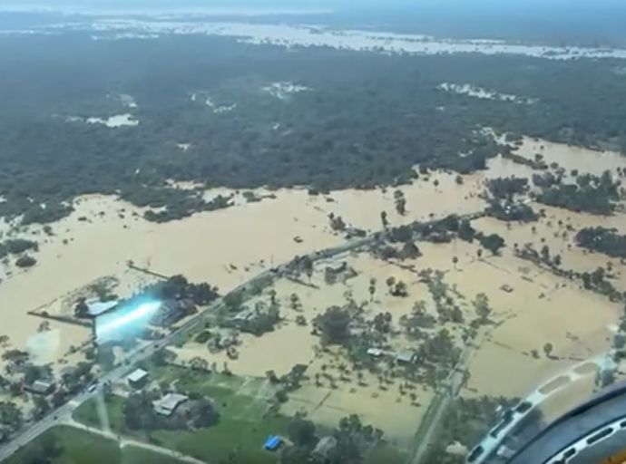 මාවිල්ආරු වැව් බැම්ම බිඳෙයි - ජනතාව මුදාගන්න මෙහෙයුමක්