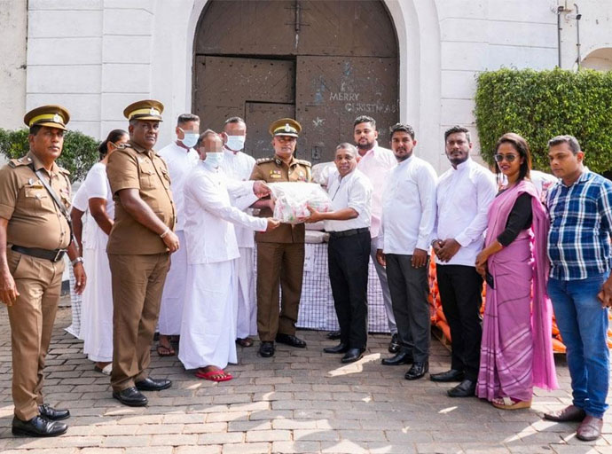 වැලිකඩ බන්ධනාගාර රැඳවියන් අද දිවා ආහාරය ගංවතුරෙන් විපතට පත් වූවන්ට පරිත්‍යාග කරයි