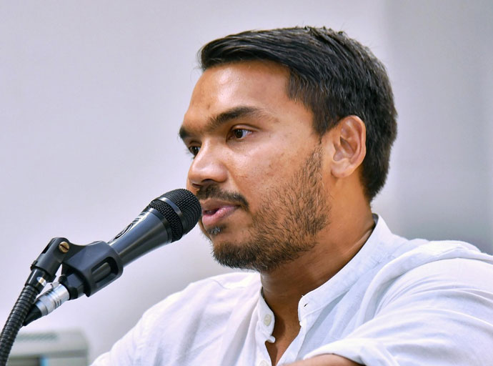 ජනතාවට සහන සලසන අතර විහාරස්ථාන ප්‍රමුඛ ආගමික සිද්ධස්ථාන පිළිසකර කරන්න - නාමල් රාජපක්ෂ