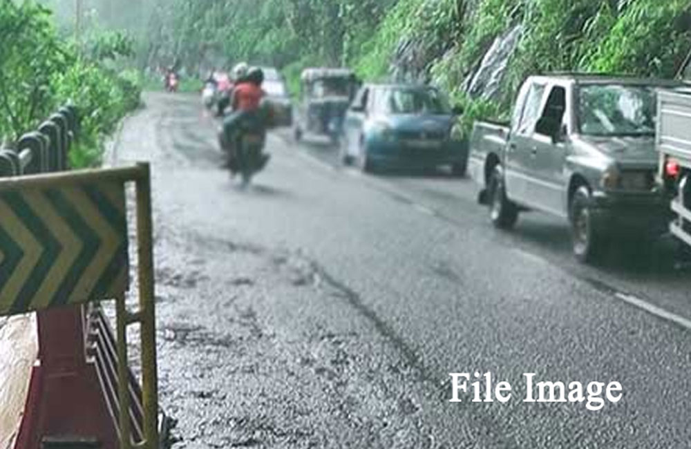 නුවර - කොළඹ මාර්ගය පහළ කඩුගන්නාවෙන් යළි වැසේ