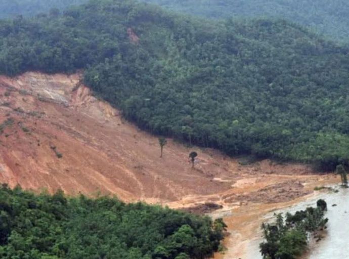 තවදුරටත් දිස්ත්‍රික්ක 4කට නායයෑම් රතු නිවේදන 