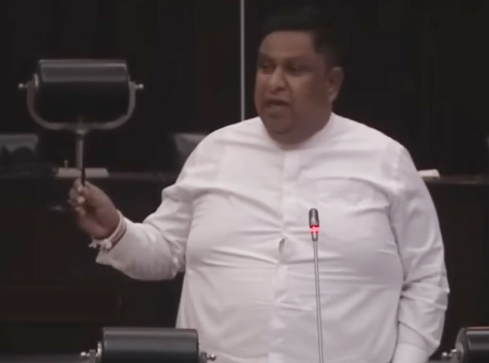 වාරිමාර්ග ඇමතිට ජම්පර අඳින්න වෙනවා