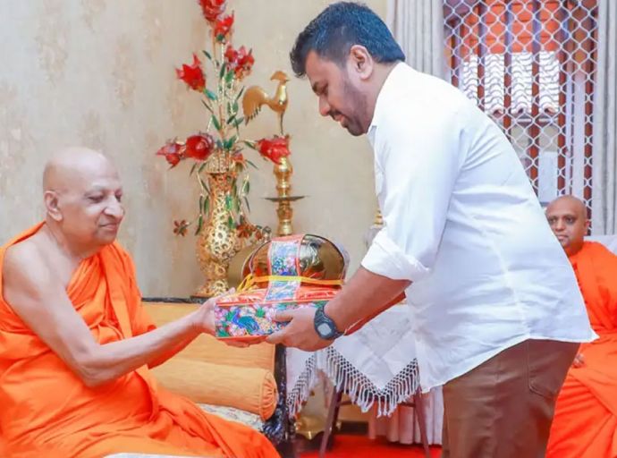 ජනපති මල්වතු මහා නා හිමි බැහැදකී