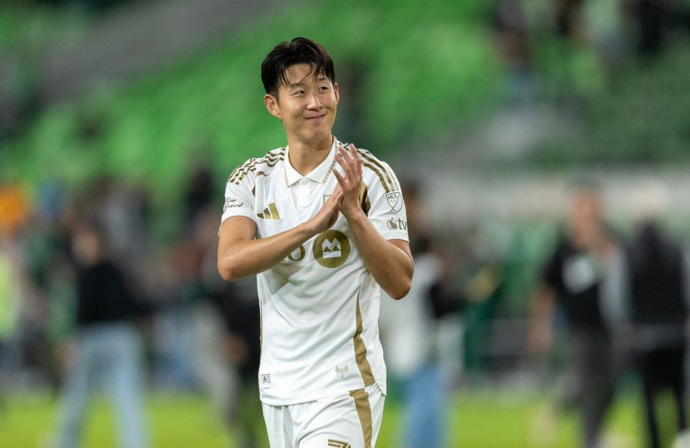 පාපන්දු නායකයාගෙන් කප්පම් ගත් දකුණු කොරියානු චිංචිමානවිකාවක් සිව් වසරකට ඇතුළේ