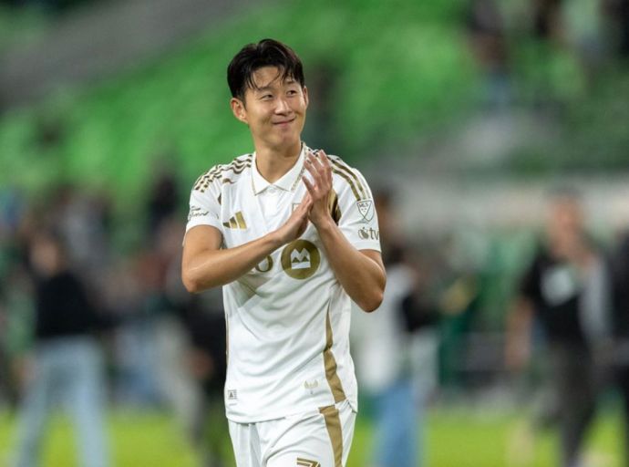 පාපන්දු නායකයාගෙන් කප්පම් ගත් දකුණු කොරියානු චිංචිමානවිකාවක් සිව් වසරකට ඇතුළේ