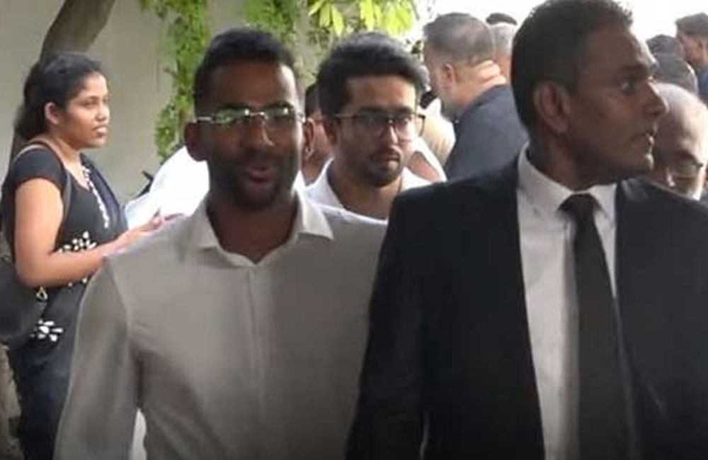 'පීතෘභාවය පිළිගන්න බැහැ' DNA පරීක්ෂණයකට විරෝධය: චාමික කරුණාරත්නට ඇප