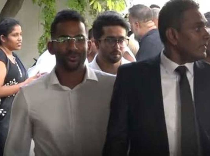 'පීතෘභාවය පිළිගන්න බැහැ' DNA පරීක්ෂණයකට විරෝධය: චාමික කරුණාරත්නට ඇප