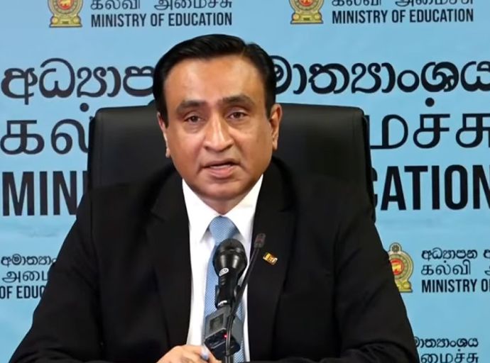 ආපදා තත්ත්වයෙන් පසු පළාත් 06ක පාසල් දෙසැ: 16 යළි ඇරඹෙයි