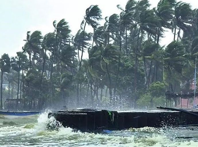 "දිට්වා" නිසා වෙරළ තීරයේ කිලෝමීටර් 143.03ක් දූෂණය වෙයි