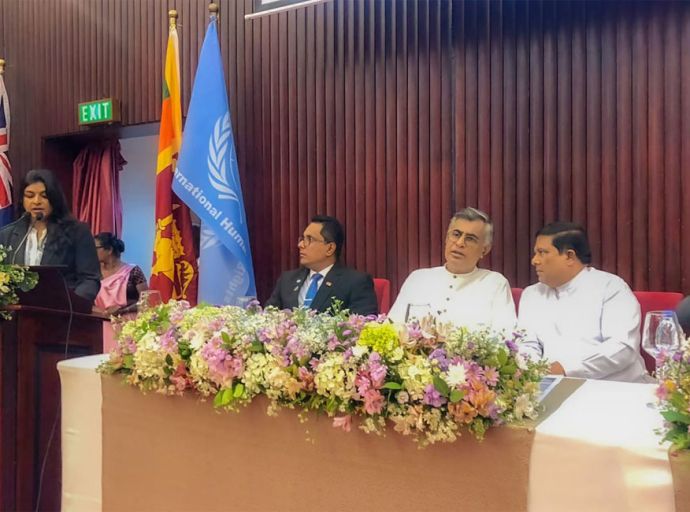 පුද්ගලයකු අත්අඩංගුවේ තබා ගැනීම සම්බන්ධයෙන් පවතින නීති පිළිබඳව විශේෂ අවධානයක් යොමුකළ යුතු යි - වජිර අබේවර්ධන