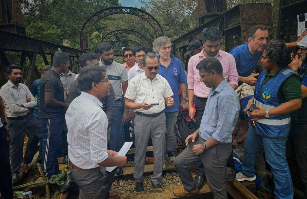   ⁠බිමල්, යකා පාලමේ තත්ත්වය නිරීක්ෂණය කරයි