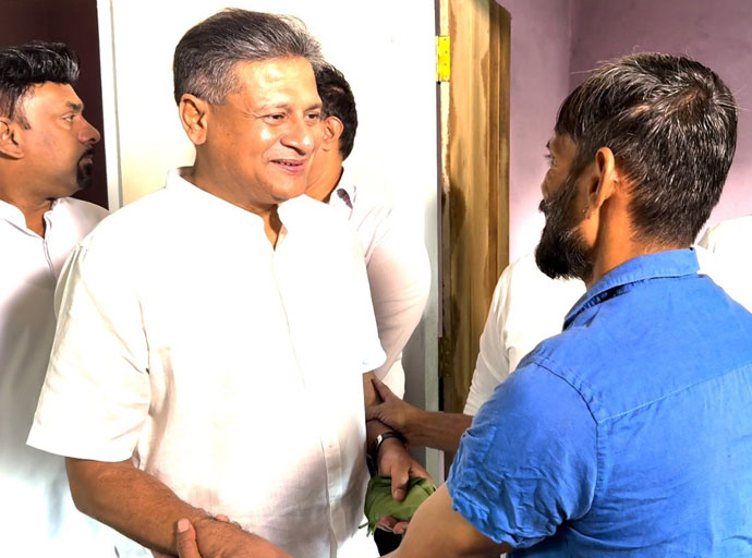 සර්වජන සෙනෙහසින් ජෙනිටස් පුර ජනතාවට නැගිටින්නට සවියක්