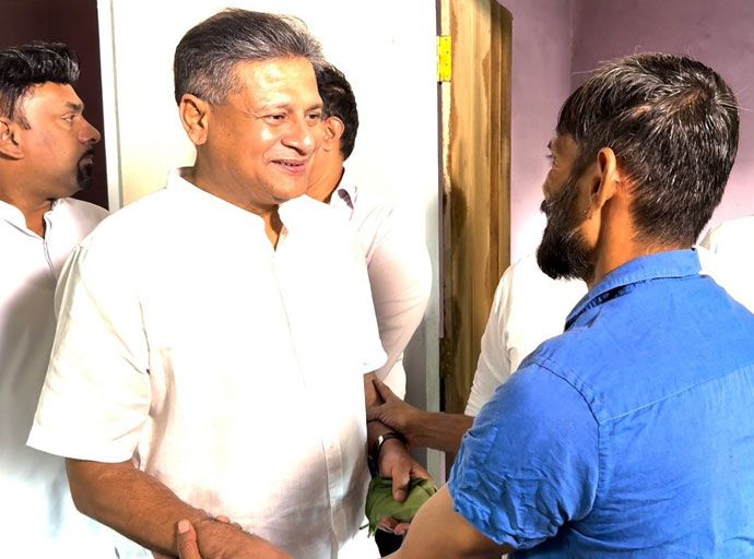 සර්වජන සෙනෙහසින් ජෙනිටස් පුර ජනතාවට නැගිටින්නට සවියක්