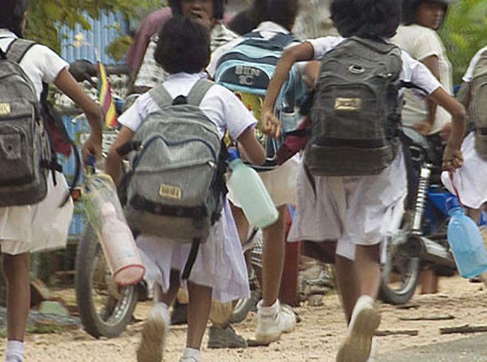 පාසල් නිවාඩුව දීර්ඝ වෙයි