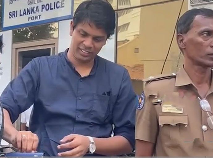 මන්ත්‍රී අර්චුනා අත්අඩංගුවට      