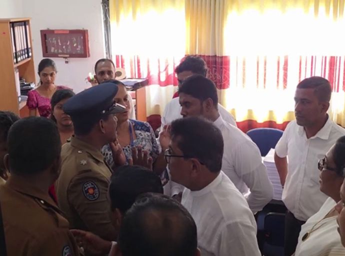 ගාල්ල මහ නගර සභාවේ විපක්ෂ මන්ත්‍රීවරයෙක් නගරාධිපති අසුනේ සිට යළිත් අයවැයට ඡන්දය විමසයි