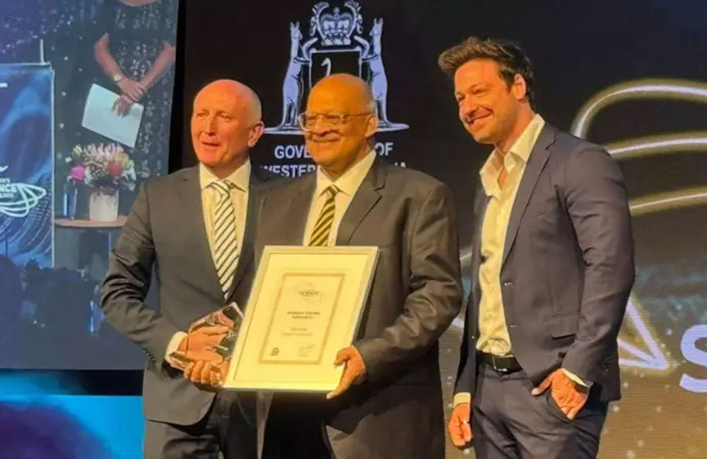 සාගර විද්‍යාඥ මහාචාර්ය චරිත පට්ටිආරච්චි ඕස්ට්‍රේලියාවේ දී සම්මාන ලබයි