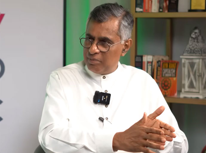 මෙවර ගංවතුරට කොළඹ නගරය යට නොවූයේ ඇයි...? චම්පික කරුණු අනාවරණය කරයි - (වීඩියෝ)